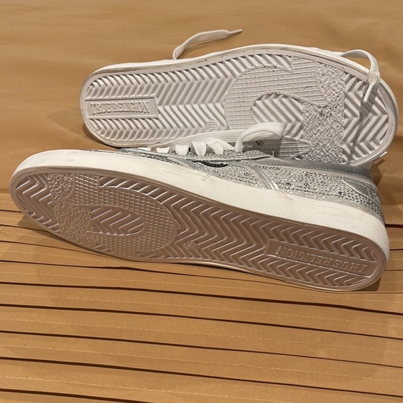 True Religion The Esperanza Sneakers 
Allover rhinestones Nwobox size 8/1/2 - Picture 4 of 4